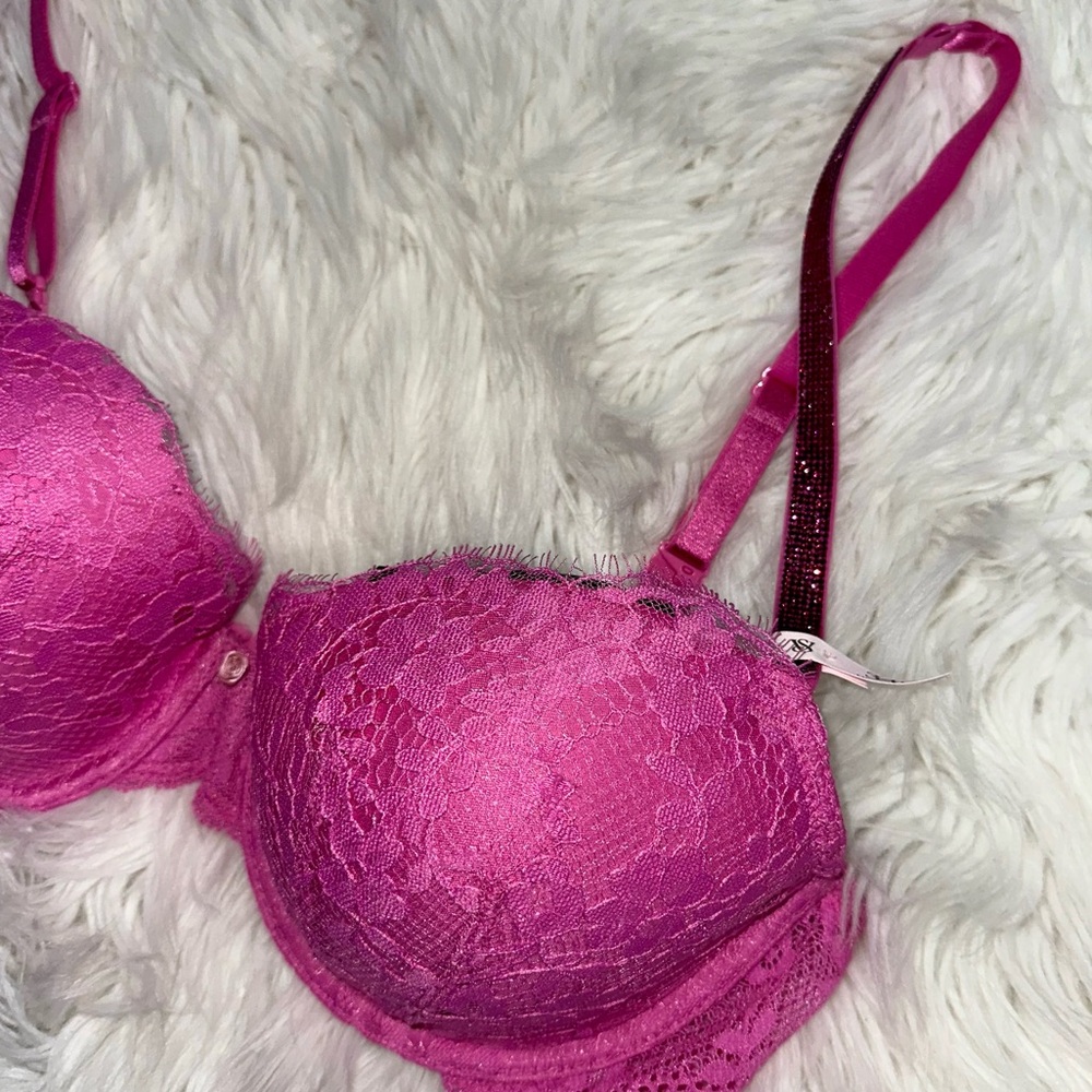 VS • Dream Angels Lightly Lined Twinkle Strap Lace Bra in New Peony